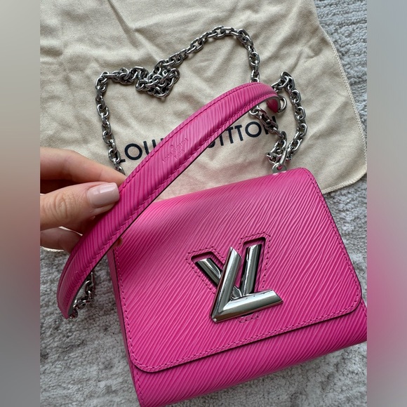 Louis Vuitton a small pink bag, looks like a new! 🩷 - Picture 14 of 15